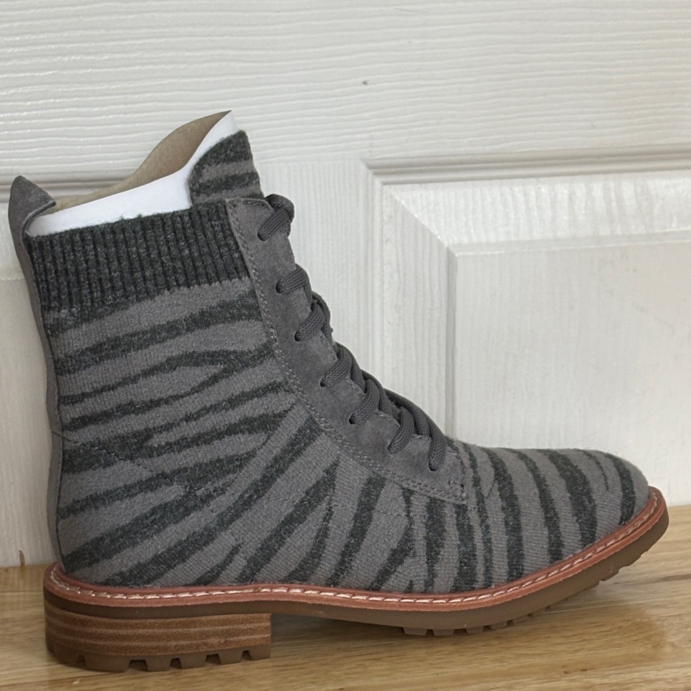 Sofft Gray Zebra-Print Lace-Up Ankle Boots